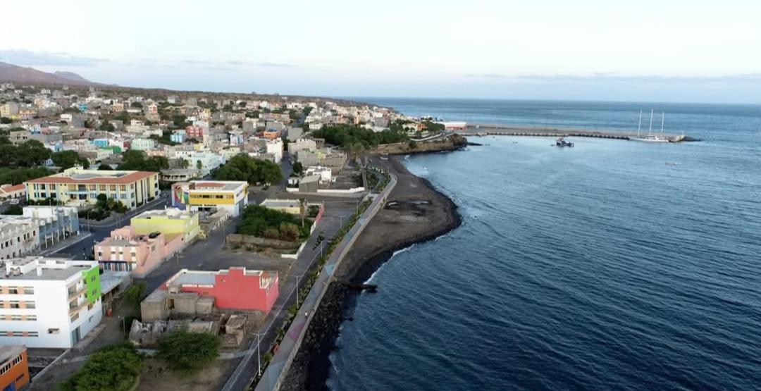 Residencial Oliveira Hotel Porto Novo  Exterior photo